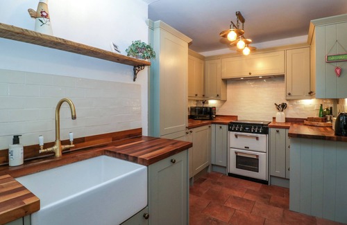 Malvern Cottage | HOLLY COTTAGE, pet friendly, with open fire in Great Malvern