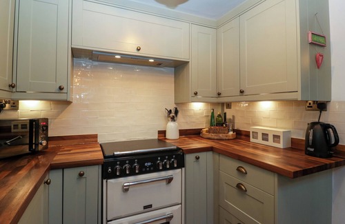 Malvern Cottage | HOLLY COTTAGE, pet friendly, with open fire in Great Malvern