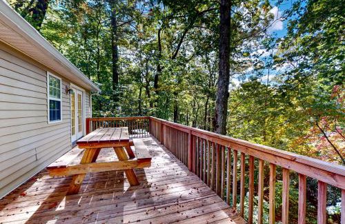 Sapphire House | Holly Forest Hideaway