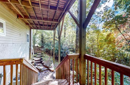 Sapphire House | Holly Forest Hideaway
