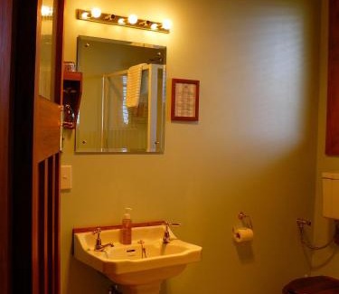 Franz Josef Glacier Bed & Breakfast | Holly Homestead B&B