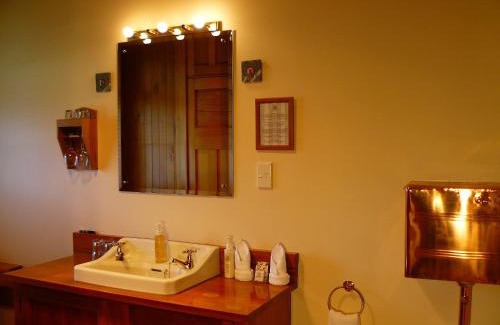 Franz Josef Glacier Bed & Breakfast | Holly Homestead B&B