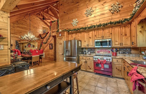 Blairsville Cabin | 🌲HOLLY JOLLY CHRISTMAS CABIN, 9 KINGS! 6700 SF, 9 BDR, 8 BATHS!🌲