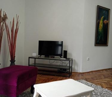Maini Apartment | Holly