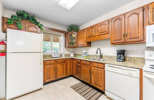 Gatlinburg Condo | Holly Ridge 405 | Privacy + Near Gatlinburg