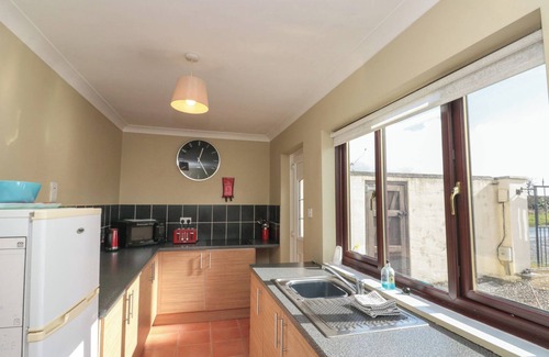 Northallerton Cottage | HOLLY TREE COTTAGE, pet friendly, with a garden in Northallerton