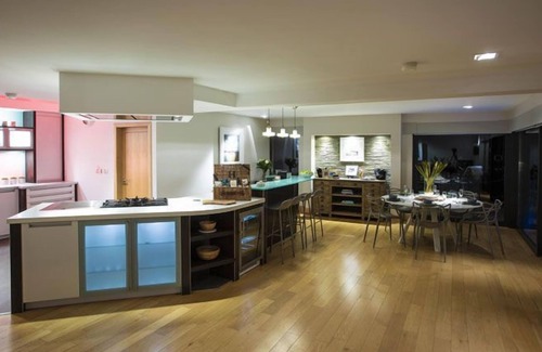 Arrochar Cottage | Hollybank House Sleeps 10 - sleeps 10 guests in 5 bedrooms