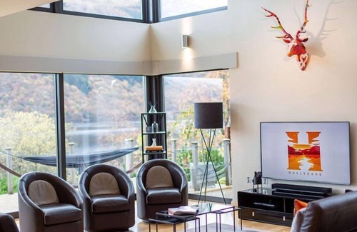 Arrochar Cottage | Hollybank House Sleeps 10 - sleeps 10 guests in 5 bedrooms