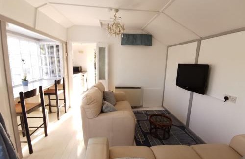 Whitstable House | HOLLYDENE LODGE