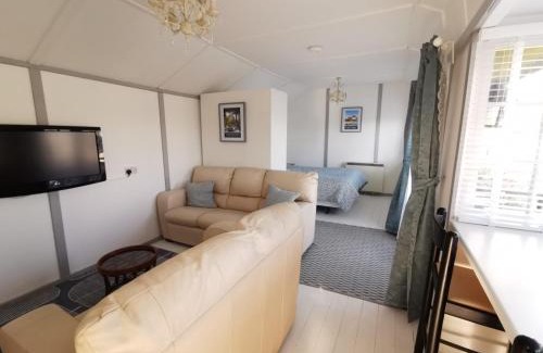Whitstable House | HOLLYDENE LODGE