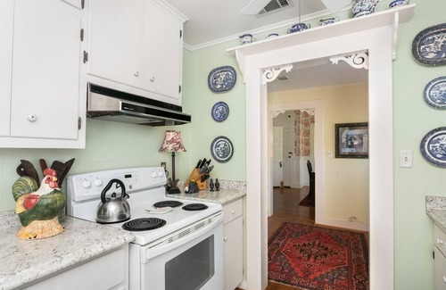 Fredericksburg House | Hollys Haus | 2/2 Cottage | In Town | Private Hot Tub