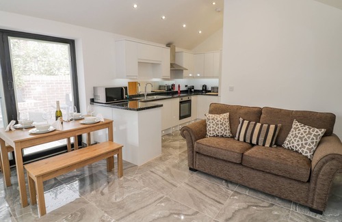 Lichfield Cottage | HOLLYWELL COTTAGE, pet friendly, with a garden in Lichfield