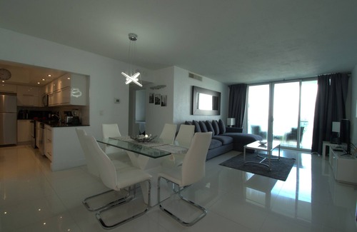 Hollywood South Central Beach Apartment | Hollywood Beach, 10th floor, on the beach