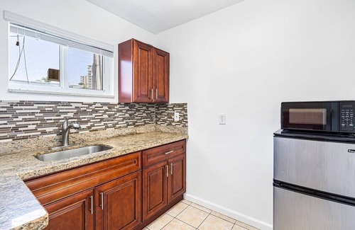 North Beach Apartment | Hollywood Beach Family Vacation Home | Pool |Miami