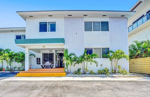 North Beach Apartment | Hollywood Beach Family Vacation Home | Pool |Miami