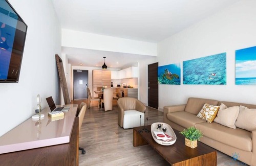 Hollywood Apartment | Hollywood Beach+ Gym | Rooftop Pool & Balcony