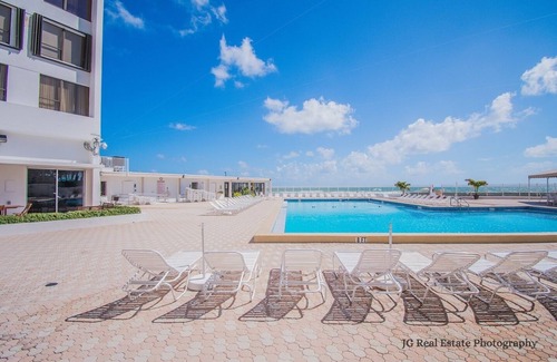 Hollywood South Central Beach Apartment | Hollywood beach Ocean front condo 2B/2B at Alexander Towers