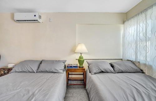 North Beach Apartment | Hollywood Beach StudioBath w Free Parking 1