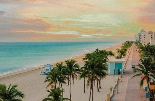 North Beach Apartment | Hollywood Beach Vacation spot | Pool | Beachwalk