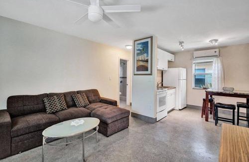 North Beach Apartment | Hollywood Beach Walk, a vacation home in Miami