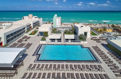 Hollywood Lakes Apartment | Hollywood Beachfront Apartment at COSTA