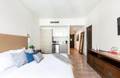Hollywood Hotel | Hollywood Bliss Studio Balcony Beach View