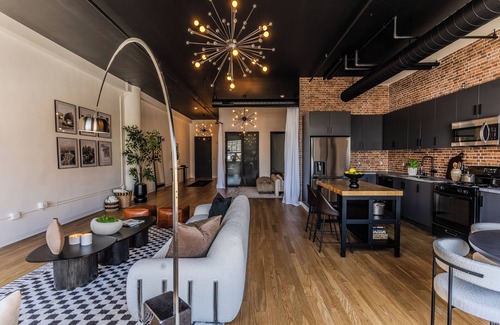 Hollywood Condo | Hollywood Glam Condo on Vine
