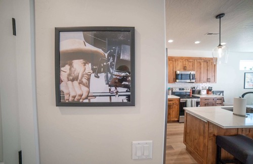 Kanab House | Hollywood Hangout - Best Friends