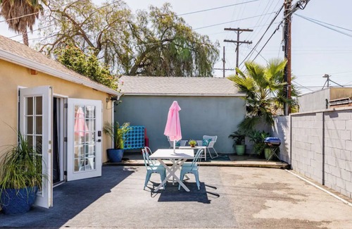 North Hollywood Cottage | Hollywood Hideaway: Cozy Guesthouse Near Universal Studios