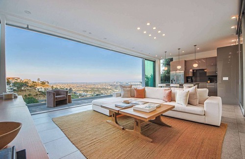 The Flats Villa | Hollywood Hill Retreat Infinity Pool Skyline Views