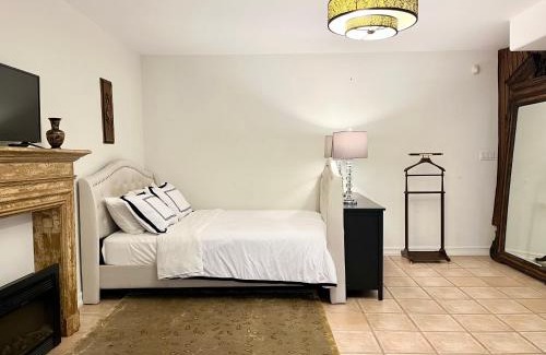 Hollywood Hills House | Hollywood Hills Homestay