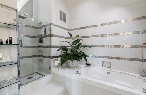Hollywood Hills West House | Hollywood Hills Luxury Retreat