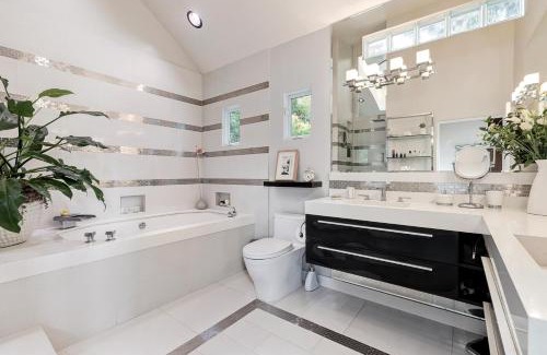 Hollywood Hills West House | Hollywood Hills Luxury Retreat
