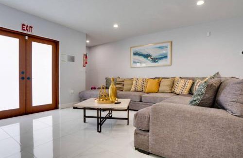 Boulevard Heights House | Hollywood Home w Pool Jacuzzi BBQ and Pool Table