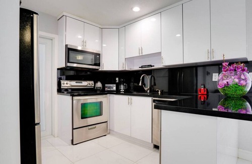 Boulevard Heights House | Hollywood Home w/Pool, Jacuzzi, BBQ, & Pool Table