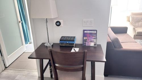 Sawtelle Apartment | Hollywood Homes Free parking close to all things LA