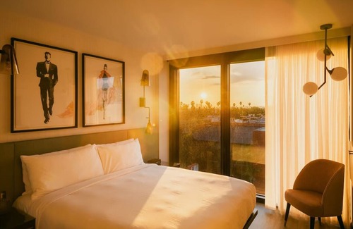 Hollywood Hotel | Hollywood Hotel with Rooftop Pool, Outdoor Pool & Pets Allowed