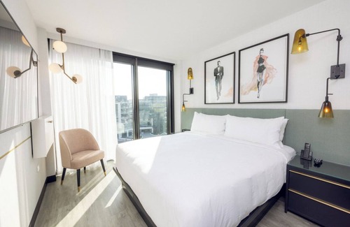 Hollywood Hotel | Hollywood Hotel with Rooftop Pool, Outdoor Pool & Pets Allowed