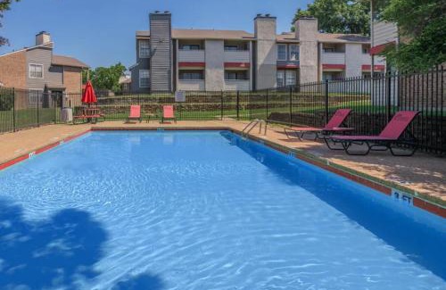 North Arlington Apartment | Hollywood House of Luxe ATT Stadium