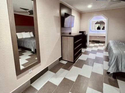Northside Hotel | Hollywood INN - Downtown Houston