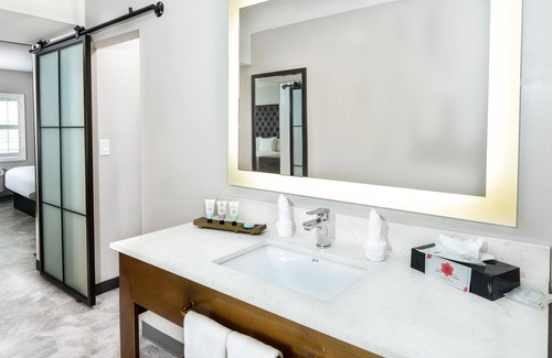 West Athens Hotel | Hollywood Inn Suites Hotel