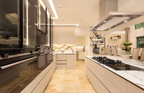 Camps Bay Villa | Hollywood Mansion & Spa Camps Bay, Sleeps 15, Sea Side (Award Winning 1st Place)