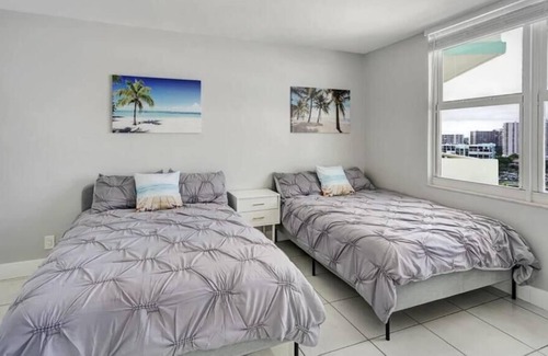 Hollywood Apartment | Hollywood Oceanfront 2BR Oasis