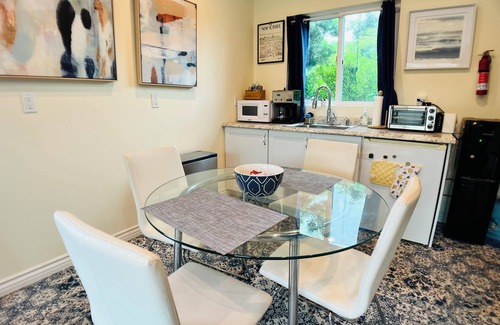 Hollywood Apartment | Hollywood top rated apartment with roof deck in prime location