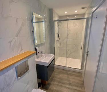 Enfield Hotel | Holtwhites Hotel