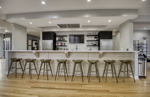 Wrigleyville Apartment | "Holy Cow"! 4bed 4bath Duplex Penthouse w/ 3,000 sqft Private Roof-Deck!
