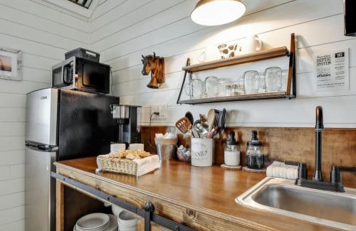 Fredericksburg House | Holy Cow Cottage with Amazing Hill Country Views