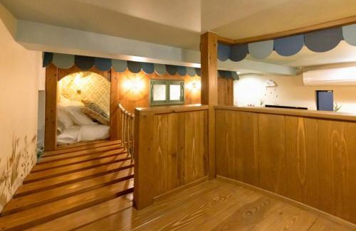 Nakano House | Holy House