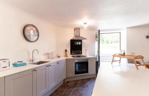 Pembroke Apartment | Holyland House - Greenacres Estates