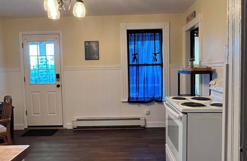 Holyoke House | Holyoke House Oasis: Calm Trips